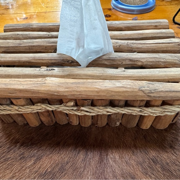 Rustic Log Tissue Box Holder - Picture 2 of 6